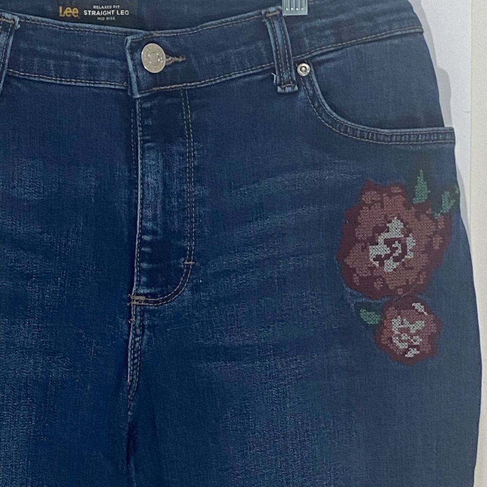 Embodied Lee size 12 Medium Relaxed Fit Stretch Flower